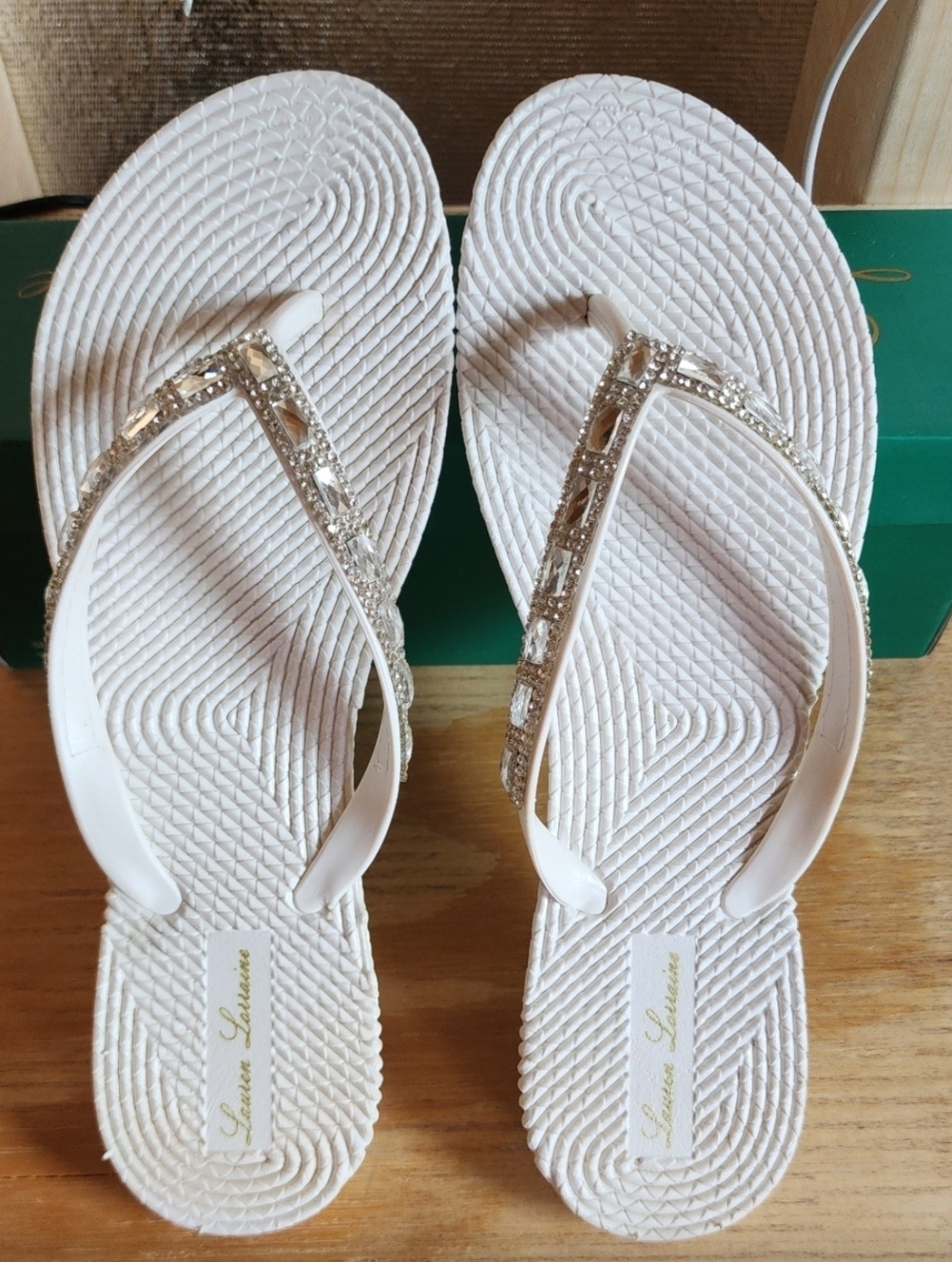NEW! Lauren Lorraine Women's White Rhinestone Flip-Flop Sandals, Sz 10, NWT